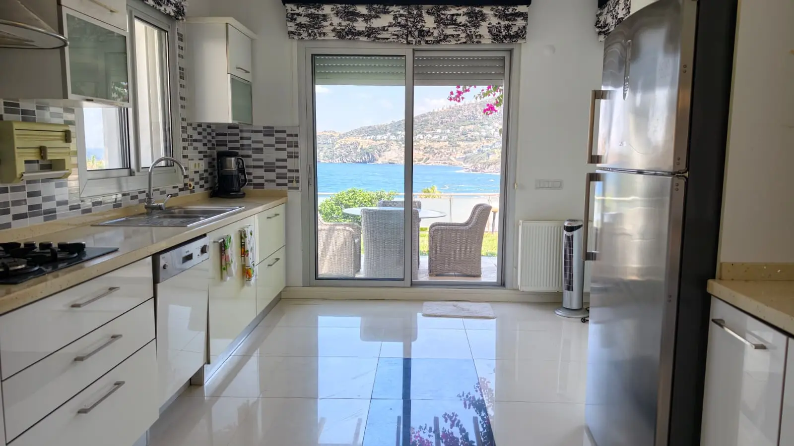Fitted kitchen